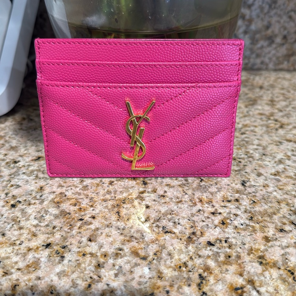 YSL monogrammed textured leather cardholder in Fuschia